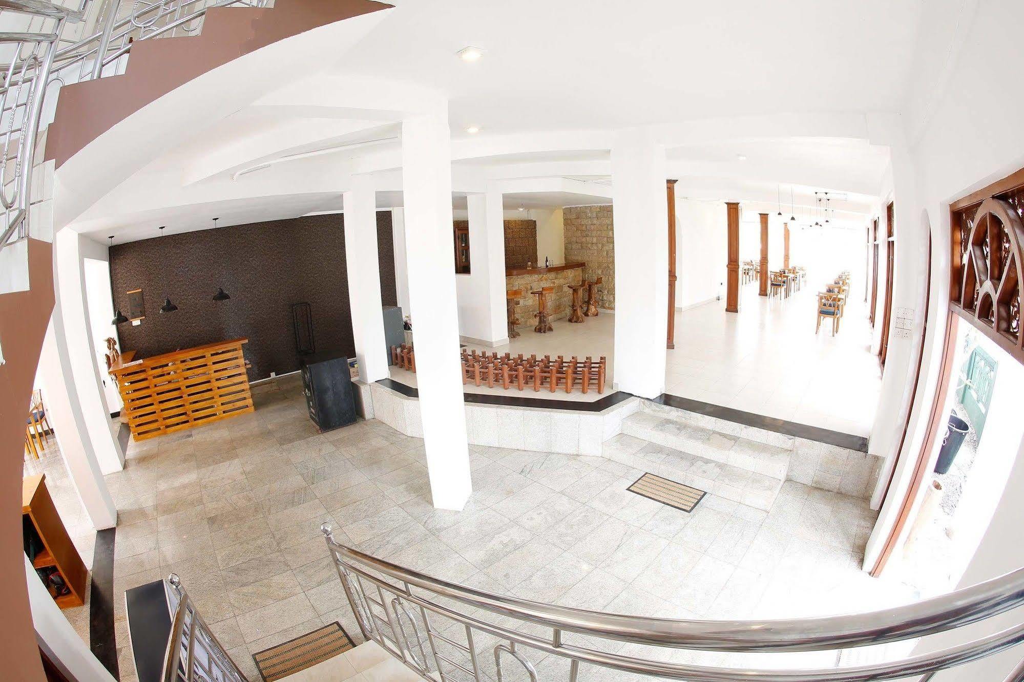 The Reef Beach Hotel Negombo Exterior foto